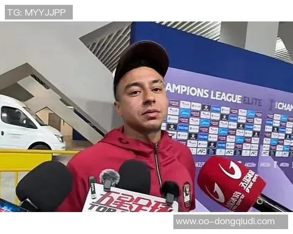 林加德与莱切特场上冲突激烈双方互推互搡引发热议 林加德与莱切特场上冲突激烈双方互推互搡引发热议